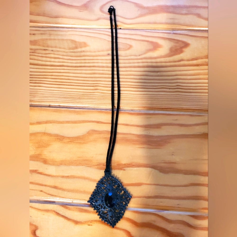 Elegant Black Pendant Necklace